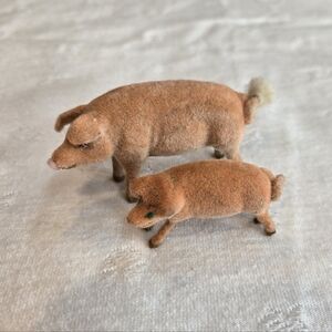 Set of 2 Wagner Kunstlerschutz Pig Figurines